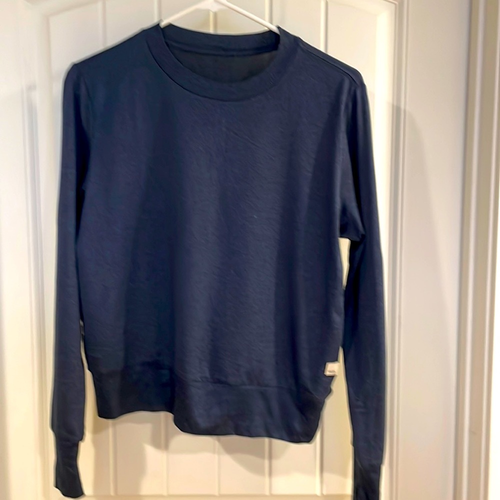 VUORI like new navy long-sleeve Halo crew.  Size small.